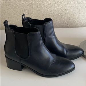 Fall black booties